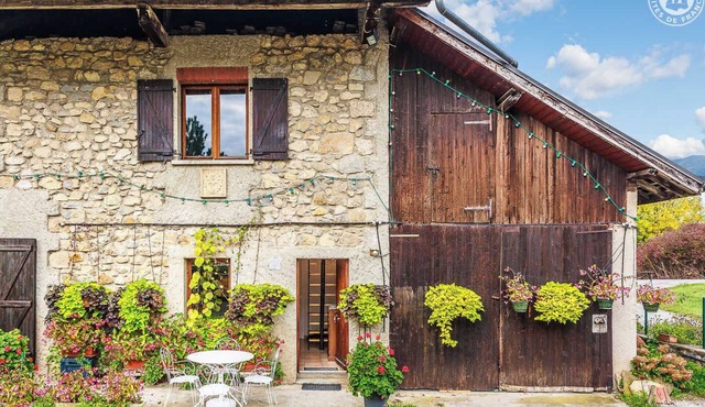 FLOWERS AND VINES - LES MARCHES