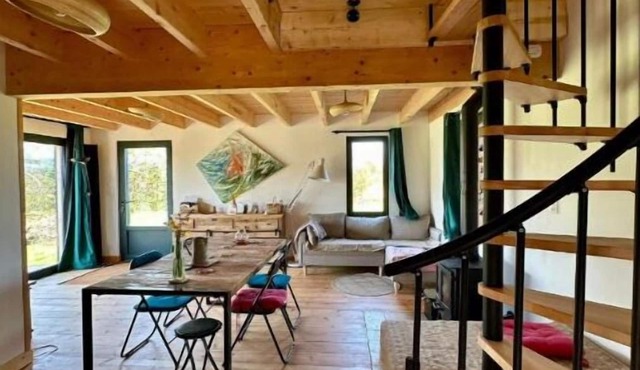 Flowery escape lodge near st emilion