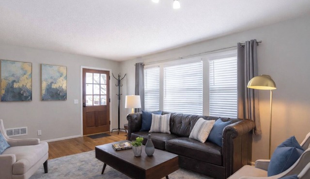 Floyd's Retreat Stylish Home | Walk to Downtown Overland Park