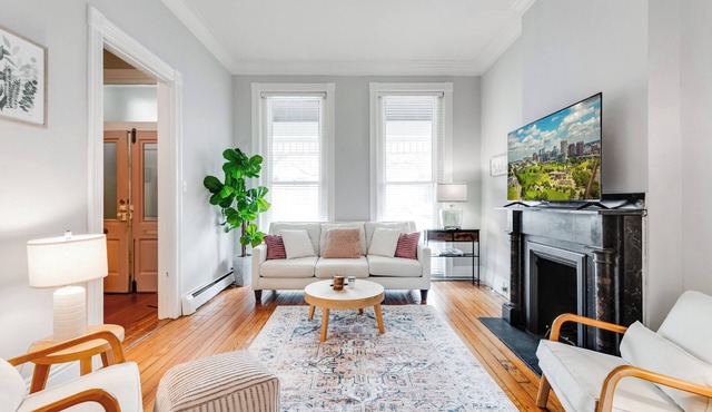 Floyd’s FAN-tastic 3BR/3BA | Prime RVA Location