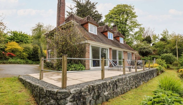 FLUSHING MEADOW, family friendly, with a garden in Helford