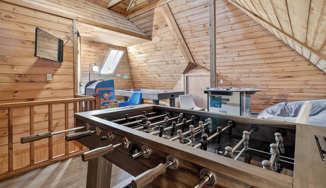 FLXFarms-7Bd-6Ba-HotTub-Firepit-Arcade-PetFriendly