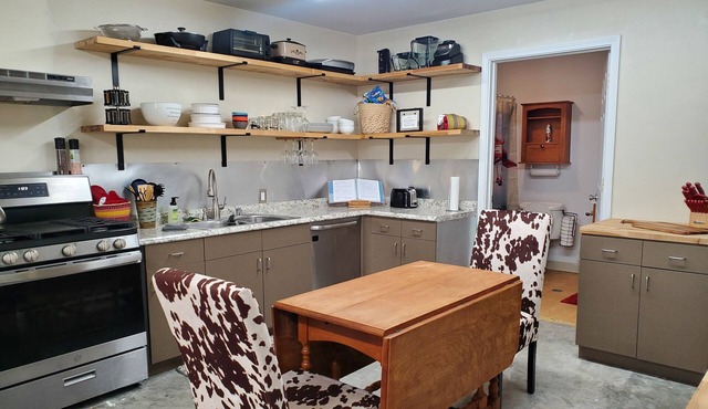 Fly-In Apartment with plenty of Mountains and outdoor activities to enjoy!