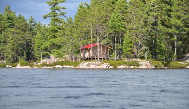 Fly-in Sinclair Lake Cabin