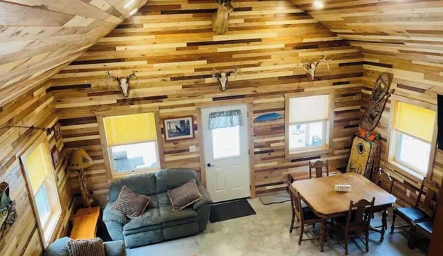 Fly Reel Cabin w/hot tub