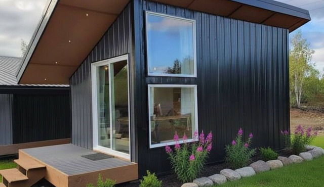FLY8MA Pilot Lodge: Cozy Runway-Side Cabin