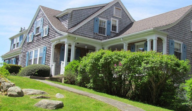 FLYDO: 5 BD - Central A/C, Pet Friendly in Falmouth Moors, very close to Shining Sea Bike path, association beach and tennis courts