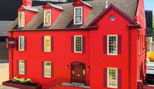 FlyghtHouse: Private Pickleball & Luxury Amenities