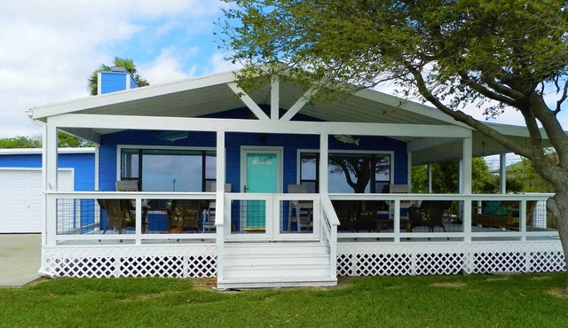 "Flying Fish" Bay Front Home! Fishing Pier outside your front door