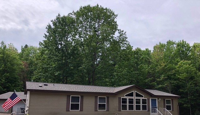 Flying Squirrel Retreat in the heart of the peaceful northwoods!