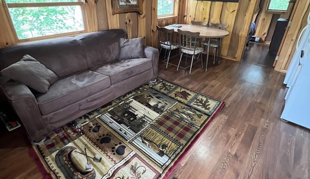 Flyway Resort ‘The Bear Den’ on Wilson Lake