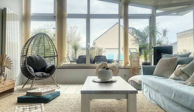 FM42 - À Ciel Ouvert. Maison avec grande veranda et jardin