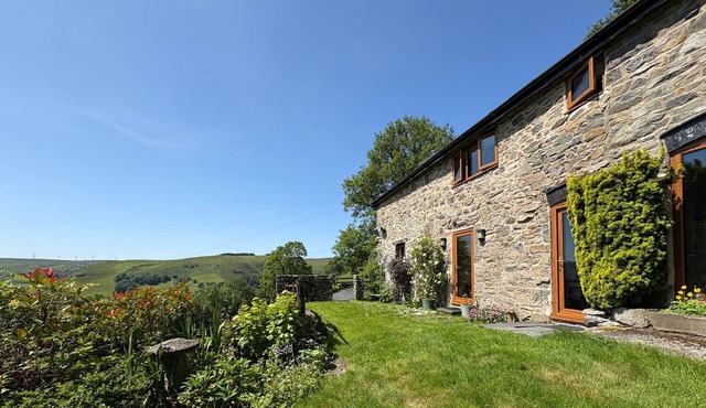 Foel Fach - Three Bedroom House, Sleeps 5