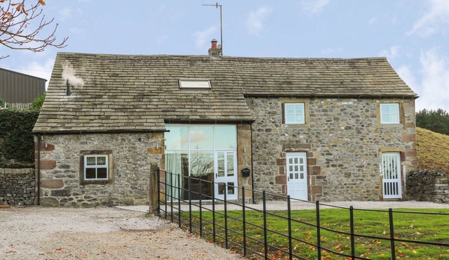 FOGGA CROFT, pet friendly, with hot tub in Gargrave