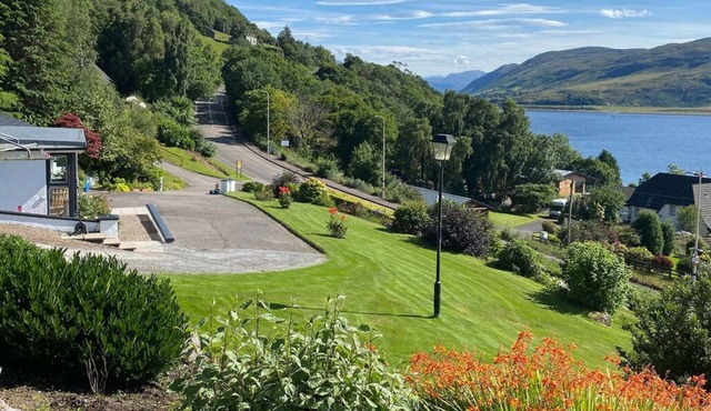 FOINAVEN HOUSE, Quality 4 star self catering accommodation with panoramic views.