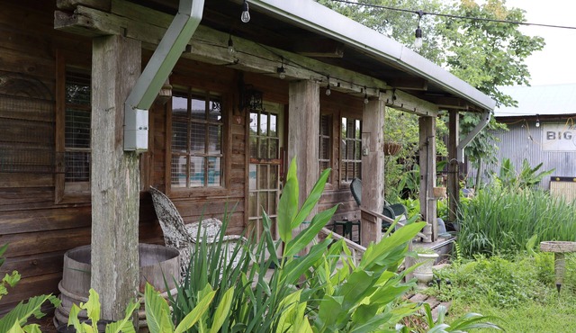 ★ Folk Art Barn, Lrg Pvt 2 BR ★ Safe Getaway ★