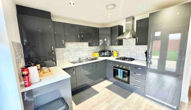 Folkestone lovely home just off M20