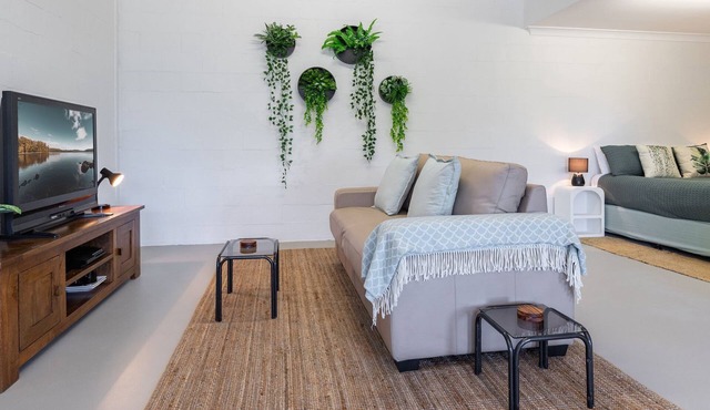 Follow The Sun @ Smiths Lake