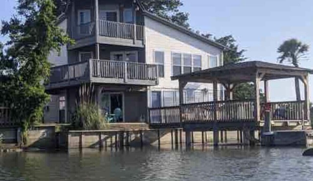 Folly Beach Riverfront Apt with dock, private boat ramp kayaks and bikes