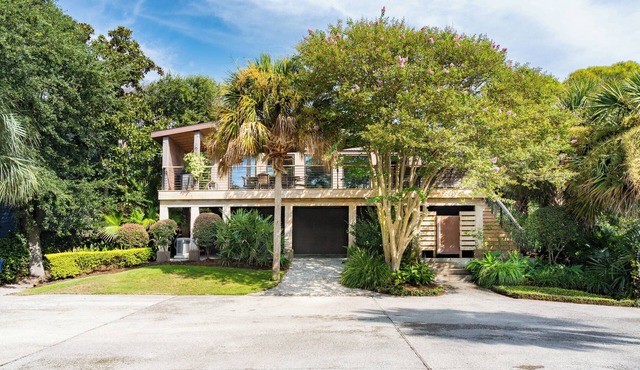 Folly Vacation 620 Three Bedroom Home, one block to the beach and pet friendly