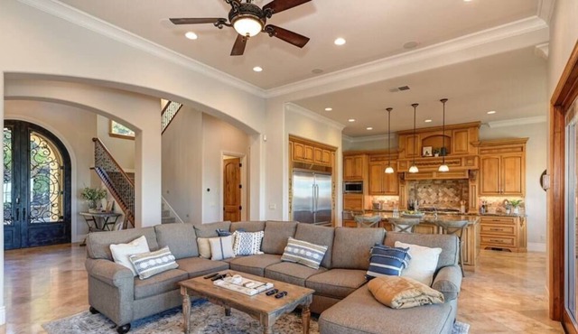 Folsom Lake 5 Bedroom Villa W/ Pool & Hot Tub!