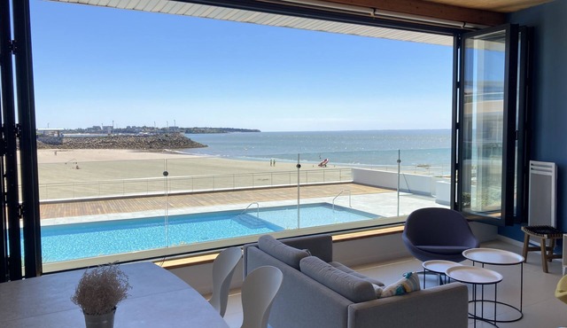 Foncillon beach, residence with swimming pool facing the sea