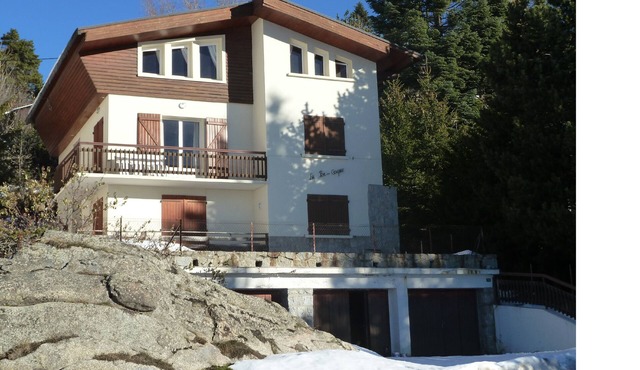 Font Romeu Odeillo Via: Renovated apartment in a chalet downtown