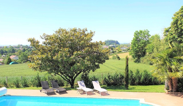 Fontaine de Jouvence, Gîte 3*, 6 rooms 10 pers. Swimming pool near Pérouges, Lyon