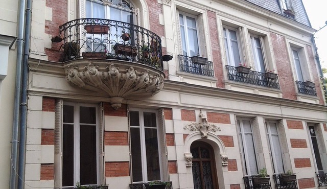 Fontainebleau center 19th century Townhouse near Chateau