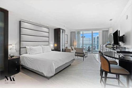 FontaineBleau Resort Balcony w Ocean + Bay View