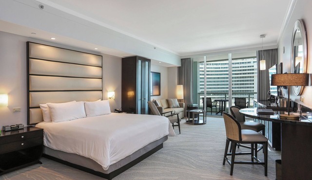 Fontainebleau Sorrento OceanView Jr. Suite FREE valet & spa.pass No resort fees!