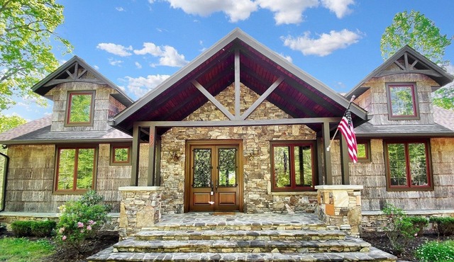 Fontana Lake Lodge - Free Railroad Passes - Palatial Cabin w/Gorgeous Views-