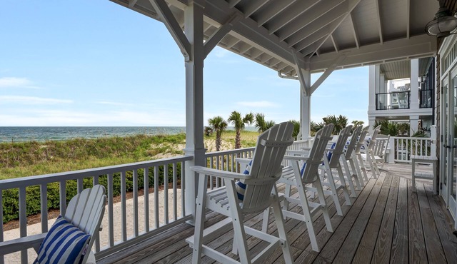 Fonvielle–Exceptional upscale and spacious oceanfront home w/gourmet kitchen