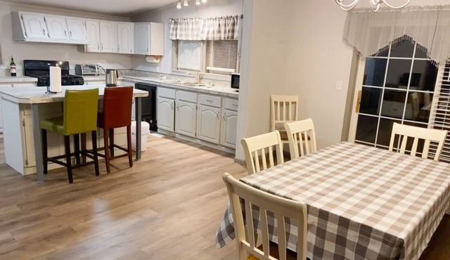 FOOTHILLS LOOKOUT INN -Come home to Montana!