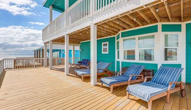 'Footprints in the Sand' - Luxe Freeport Home!