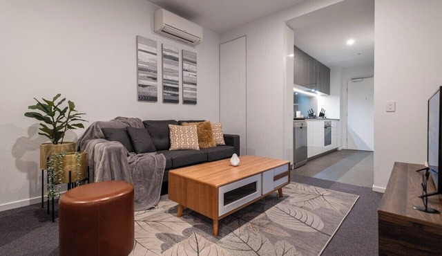 Footscray pool pleasant &Bright 2BR2BA apt