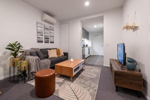 Footscray pool pleasant &Bright 2BR2BA apt