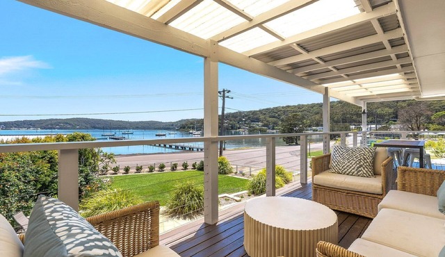 Footsteps to the Bay by HolidayCo.