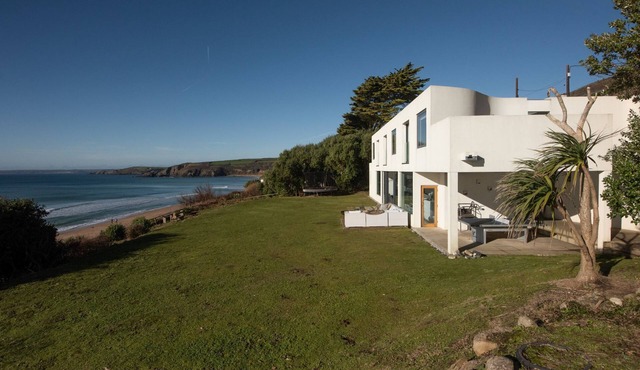 Footsteps to the beach - Hot tub - Fireplace