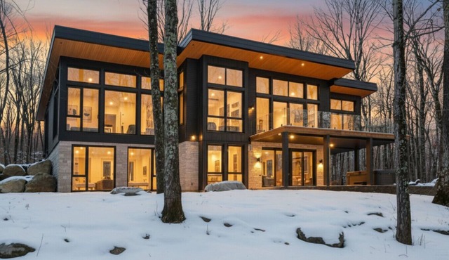 Forêt de Verre: Luxury Forest Retreat w/Hot Tub