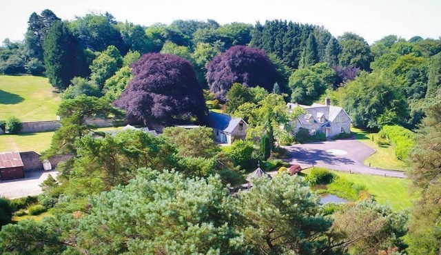 For 24 guests. Outdoor heated pool, hot-tub, large games room and 2 lakes.