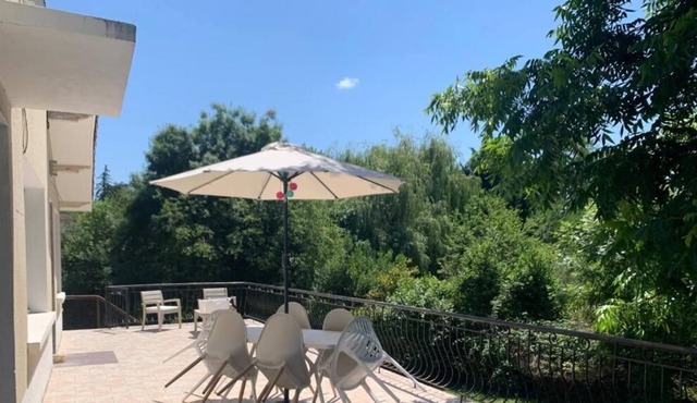 For 8, pleasant 3 bedroom house and studio with terrace