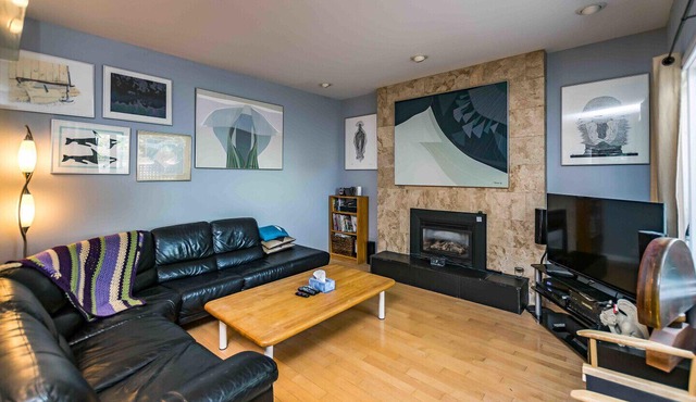 For Art Lovers, Families, and People wanting 4X value over a hotel. (BL257011)