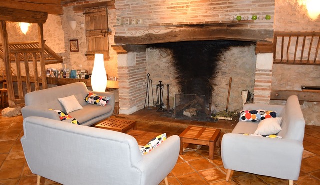 For Christmas, 10-person self-catering cottage with large fireplace, extra beds available.