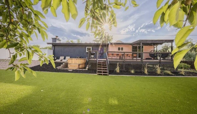For Family/Groups! Turf Yard, HotTub, Games & More