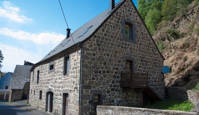 For hiking and/or winter sports enthusiasts SANCY/SUPER BESSE