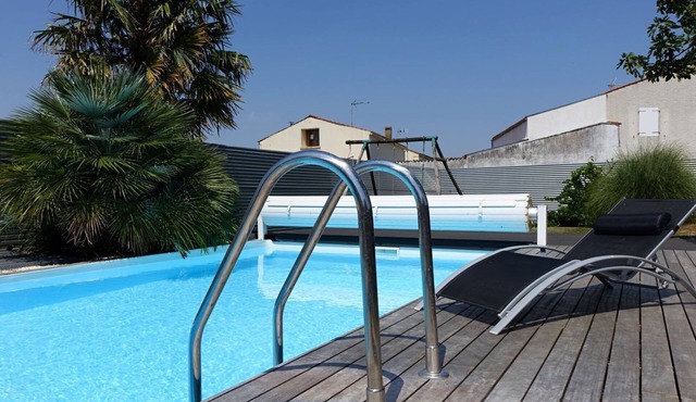 For rent: house with heated pool – 4 to 5 people – Near La Rochelle