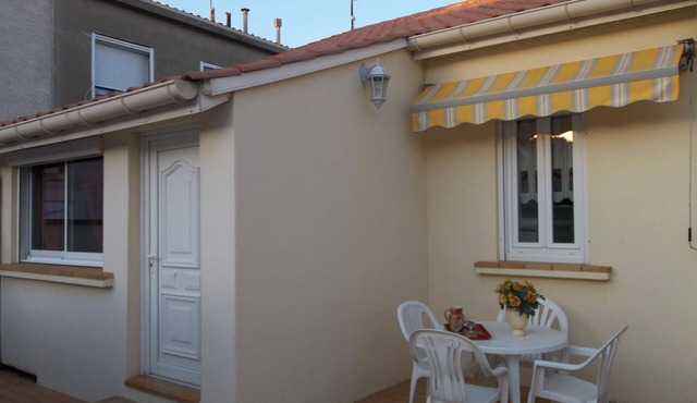 For rent; villa in the center of a resort, quiet area in Valras Beach