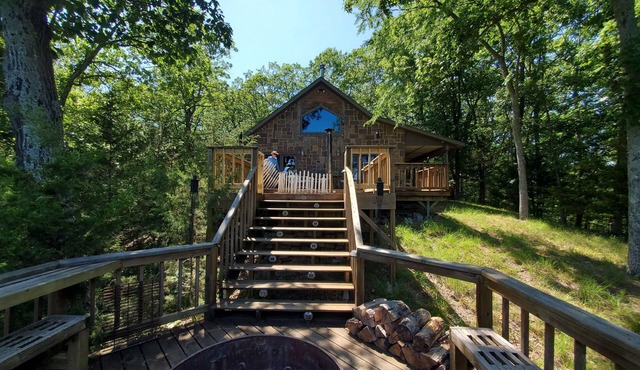 FORD'S CREEK CABIN: Secluded Lakefront Rock Cabin in the Woods-Big Lake View