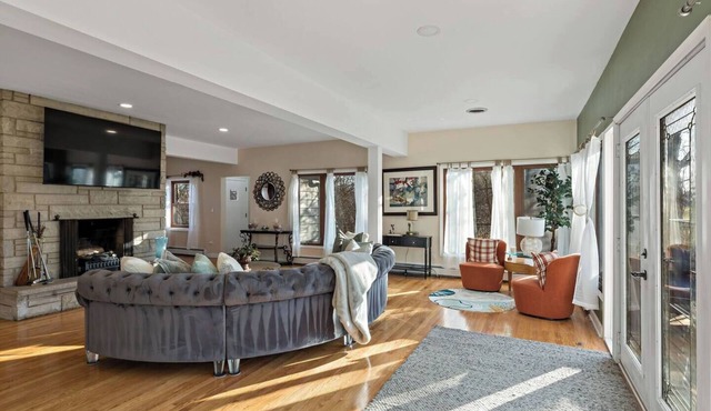 Fore Peace & Love at the Golf House 4 Beds, Lots of Light Warm Retreat